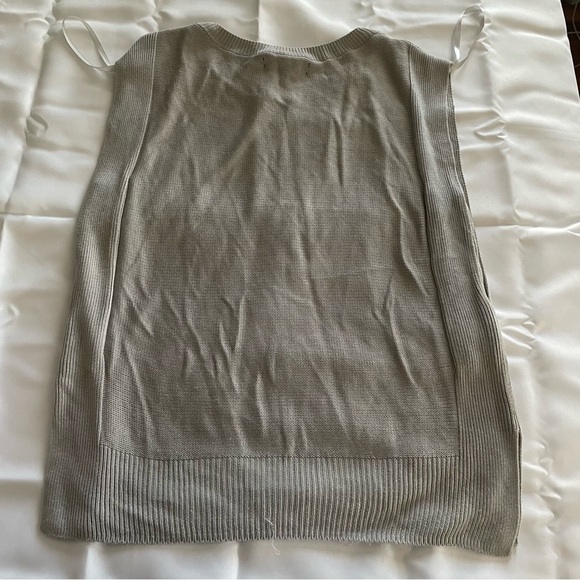 Banana Republic Sleeveless Sweater Womens Size Small Gray Round Neck Preppy - Picture 3 of 7